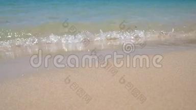 安达曼海波在热带岛屿的桑迪海滩上。 HD<strong>旅行社</strong>网站背景资料. 泰国。